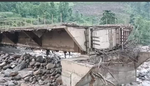 बाढीले अवरुद्ध सङ्खुवासभा र पाँचथरको सडक खुलाउन सरकारले थाल्यो पहल, ५० करोडको भौतिक क्षति  